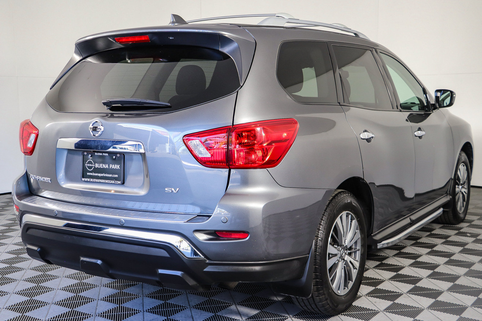 Used 2020 Nissan Pathfinder SV FWD image 8