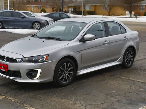 Used 2017 Mitsubishi Lancer ES image 3