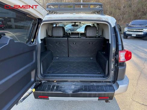 Used 2011 Toyota FJ Cruiser 2WD image 5