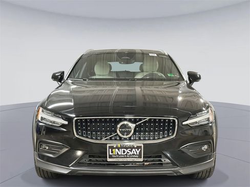 Used 2024 Volvo V60 B5 Cross Country Ultimate image 5