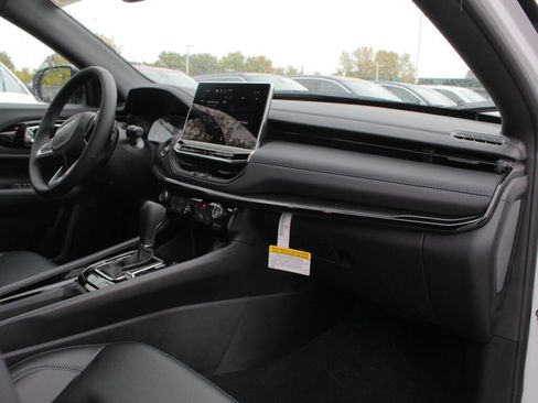 New 2026 Jeep Compass Limited image 8