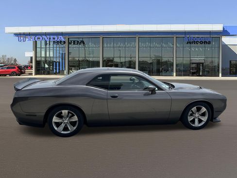 Used 2017 Dodge Challenger SXT RWD image 7