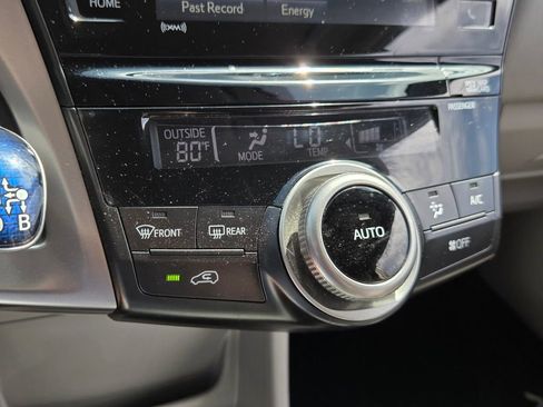 Used 2016 Toyota Prius V Four image 19