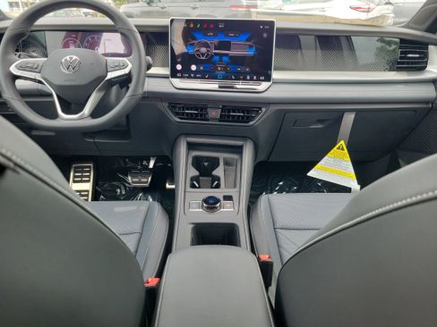New 2026 Volkswagen Tiguan SE R-Line FWD image 14