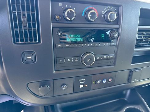 Used 2025 GMC Savana 2500 RWD image 18