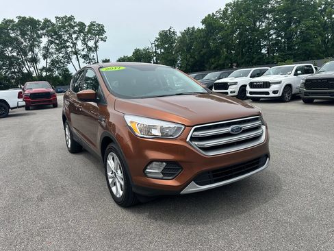 Used 2017 Ford Escape SE FWD image 4