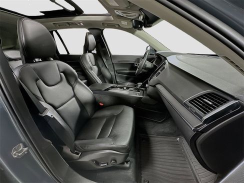 Used 2020 Volvo XC90 T5 Momentum image 31