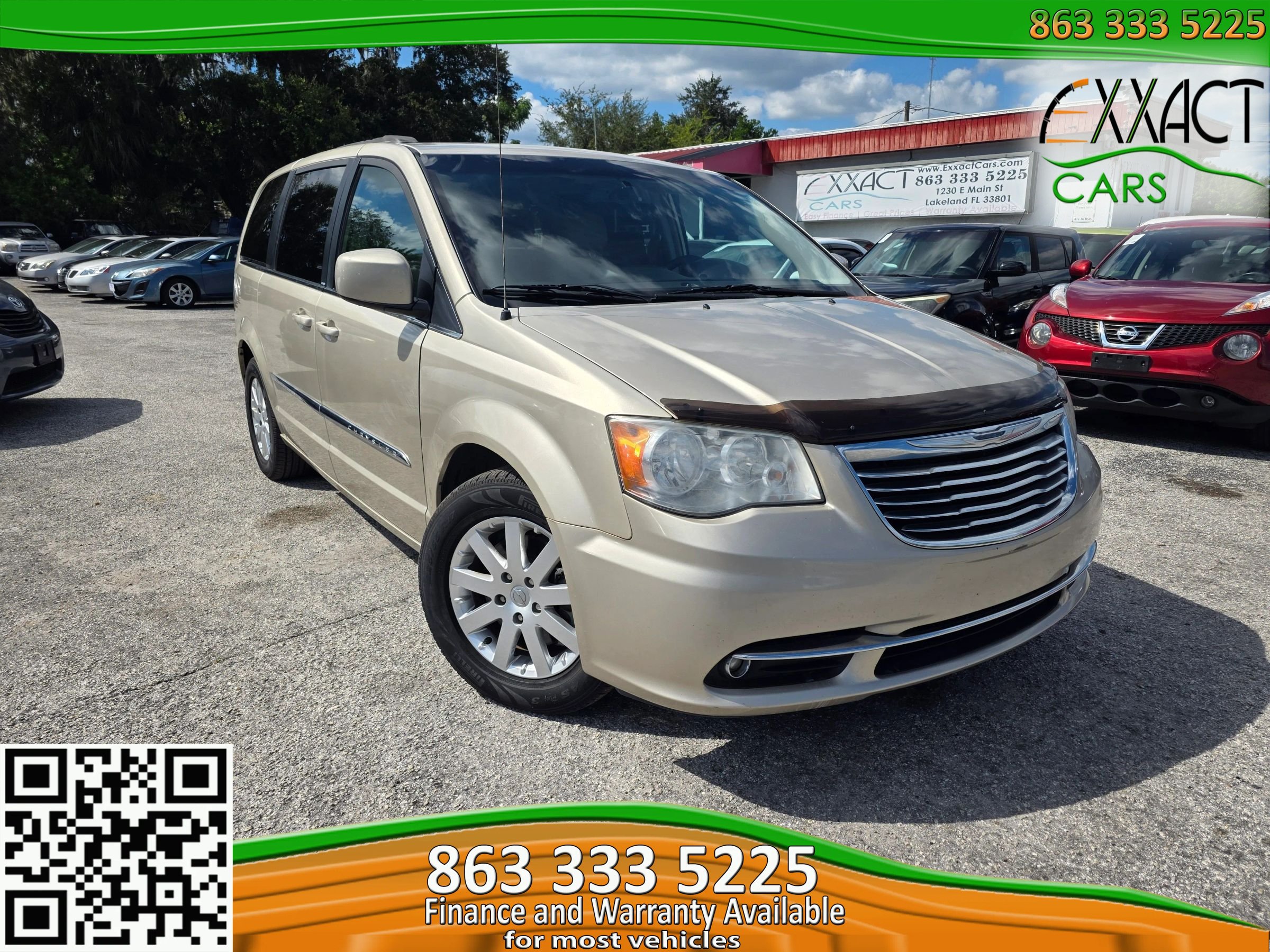 Used 2013 Chrysler Town & Country Touring FWD image 1
