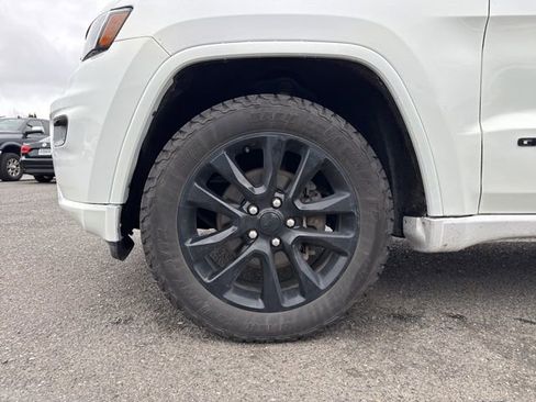 Used 2020 Jeep Grand Cherokee Altitude AWD/4WD image 15