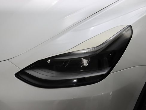 Used 2022 Tesla Model Y Long Range image 4