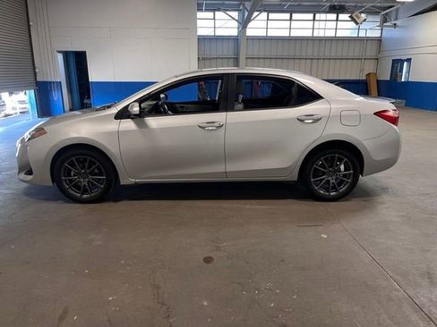 Used 2017 Toyota Corolla LE w/ Carpet Mat Package (TMS) FWD image 6
