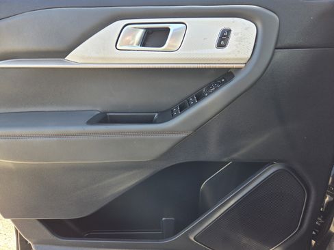 Used 2025 Ford Explorer Active RWD image 20