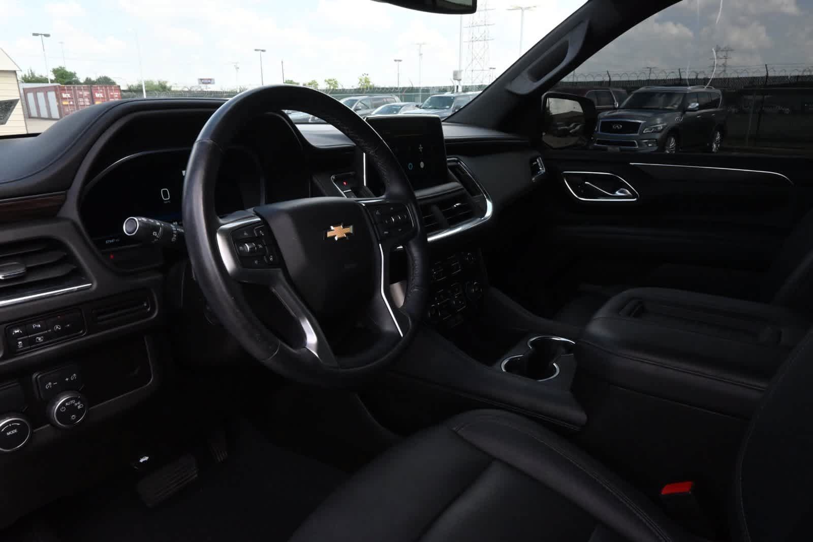 Used 2023 Chevrolet Tahoe LT w/ Luxury Package RWD image 16