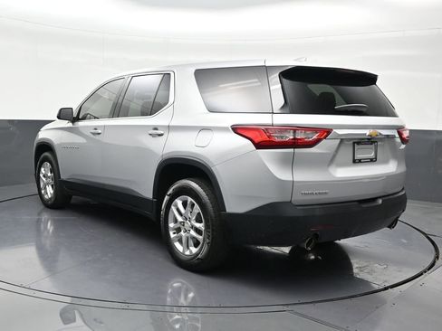 Used 2021 Chevrolet Traverse LS image 3