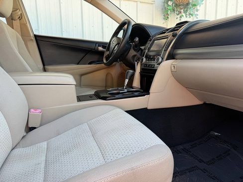 Used 2013 Toyota Camry LE FWD image 19