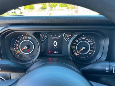 Used 2025 Jeep Gladiator Sport image 19