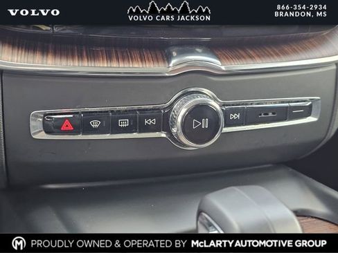 Used 2024 Volvo XC60 B5 Plus image 21