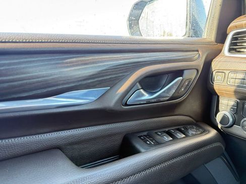 Used 2021 GMC Yukon XL Denali w/ Denali Premium Package image 12