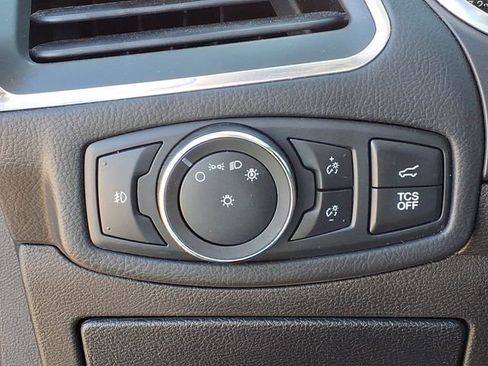 Used 2020 Ford Edge Titanium image 16