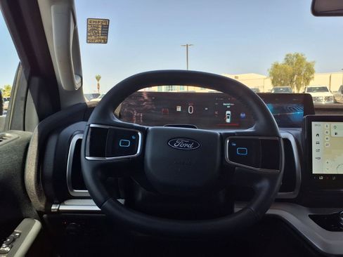 Certified 2025 Ford Expedition Active AWD/4WD image 21