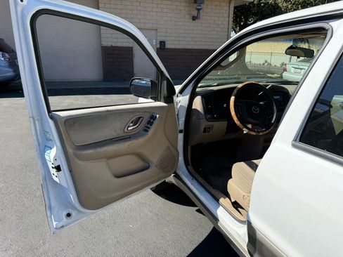 Used 2001 MAZDA Tribute ES image 9