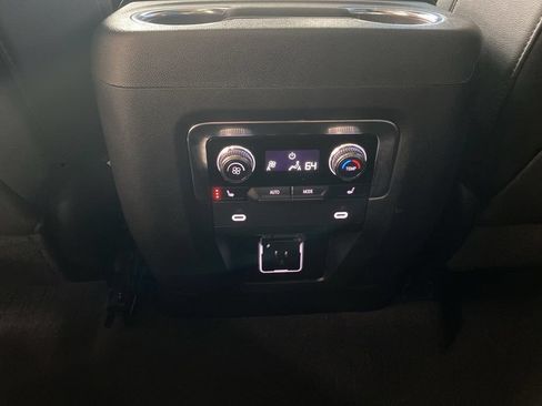 Used 2024 GMC Yukon XL AT4 AWD/4WD image 12