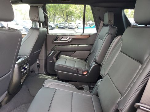 Used 2026 GMC Yukon Denali w/ Sun & Power Step Package AWD/4WD image 10