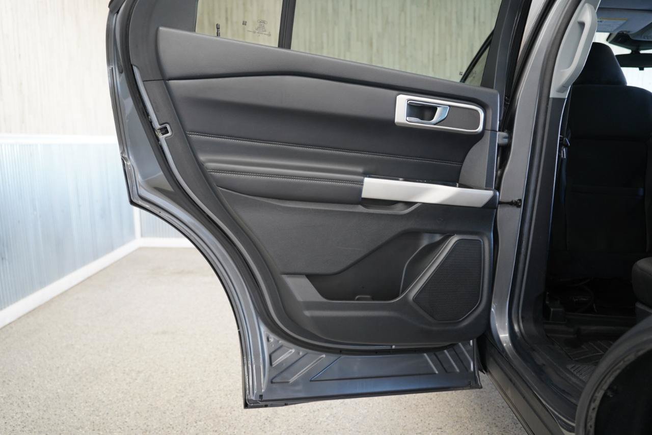 Used 2022 Ford Explorer XLT RWD image 36