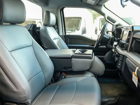New 2026 Ford F250 XL w/ XL Chrome Package RWD image 25
