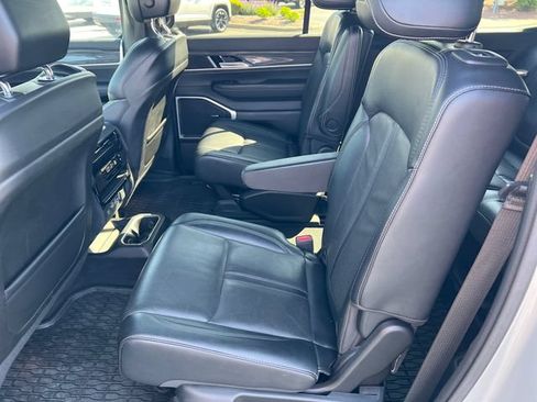 Used 2022 Jeep Wagoneer Series III w/ Flexible Seating Group AWD/4WD image 25