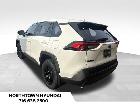 Used 2023 Toyota RAV4 LE AWD/4WD image 6