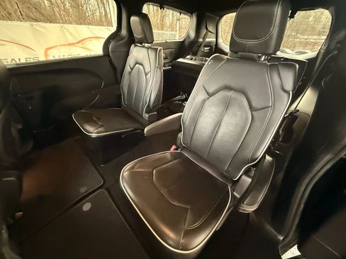 Used 2020 Chrysler Pacifica Limited w/ Advanced Safetytec Group image 18