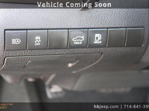 Used 2023 Toyota Camry SE image 11