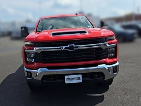 Used 2025 Chevrolet Silverado 2500 LT AWD/4WD image 4