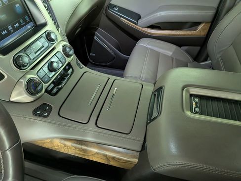 Used 2020 GMC Yukon Denali w/ Denali Premium Package image 28