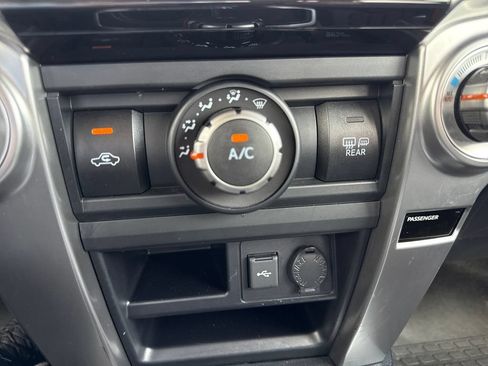 Used 2022 Toyota 4Runner SR5 Premium w/ Moonroof Package RWD image 23