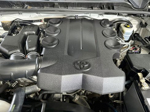 Used 2018 Toyota 4Runner SR5 Premium RWD image 34