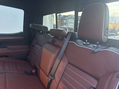 Used 2025 GMC Sierra 1500 Denali Ultimate image 16