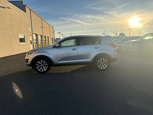 Used 2016 Kia Sportage LX AWD/4WD image 2