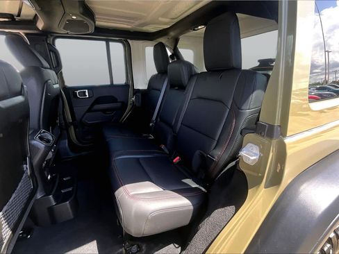 Used 2025 Jeep Wrangler Unlimited Rubicon w/ Convenience Group AWD/4WD image 20