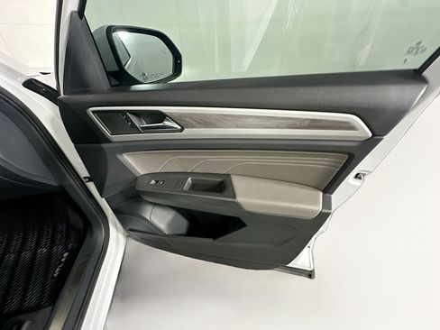 Used 2023 Volkswagen Atlas Cross Sport SE FWD image 31