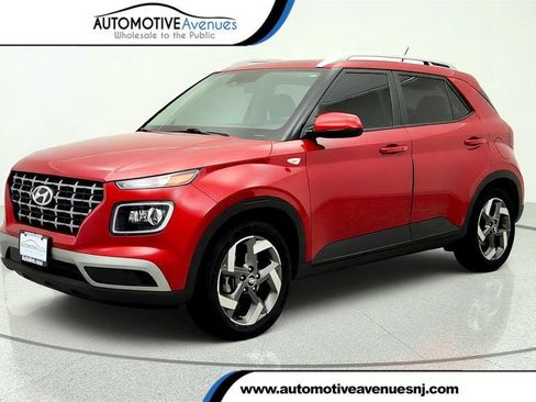 Used 2023 Hyundai Venue Limited FWD image 1