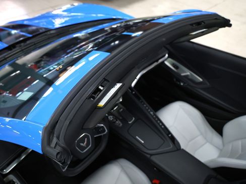 Used 2021 Chevrolet Corvette 2dr Stingray Conv w/ Z51 Performance Package image 19