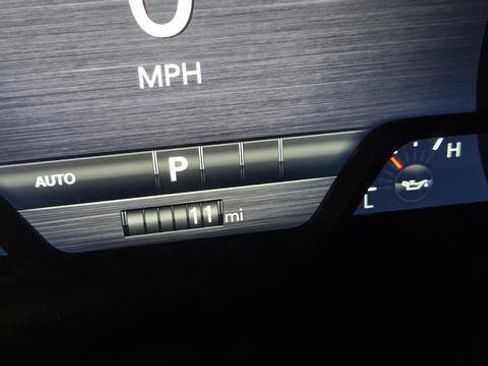 New 2026 RAM 1500 4x4 Crew Cab image 10