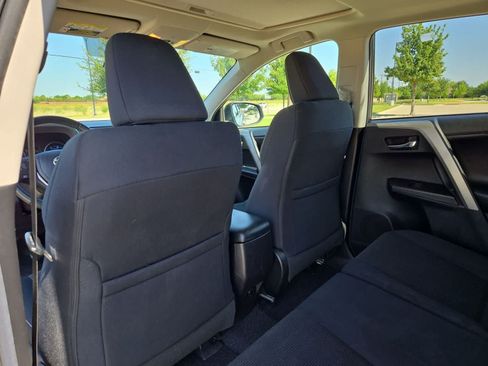 Used 2018 Toyota RAV4 XLE FWD image 17