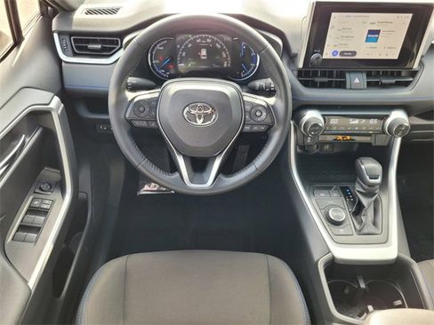 Used 2024 Toyota RAV4 SE image 16
