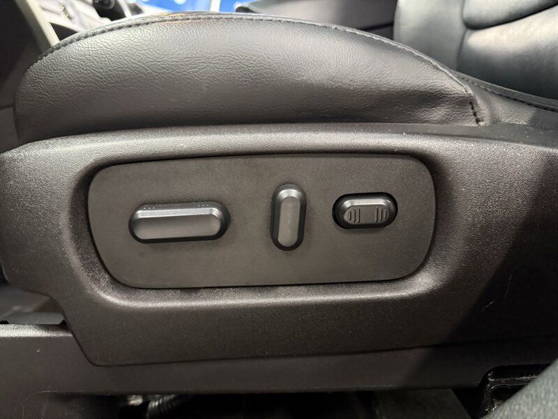 Used 2015 Ford Explorer XLT w/ Equipment Group 202B AWD/4WD image 18
