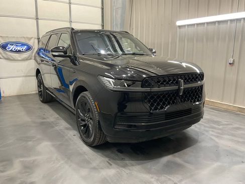 Used 2025 Lincoln Navigator Reserve w/ Jet Appearance Package image 1