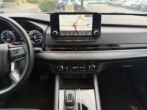 Used 2024 Mitsubishi Outlander AWD image 20