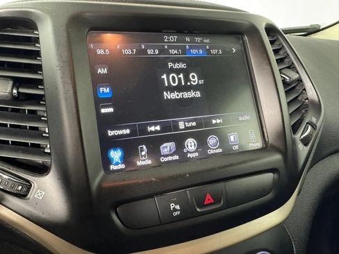 Used 2018 Jeep Cherokee Limited w/ Trailer Tow Group AWD/4WD image 19